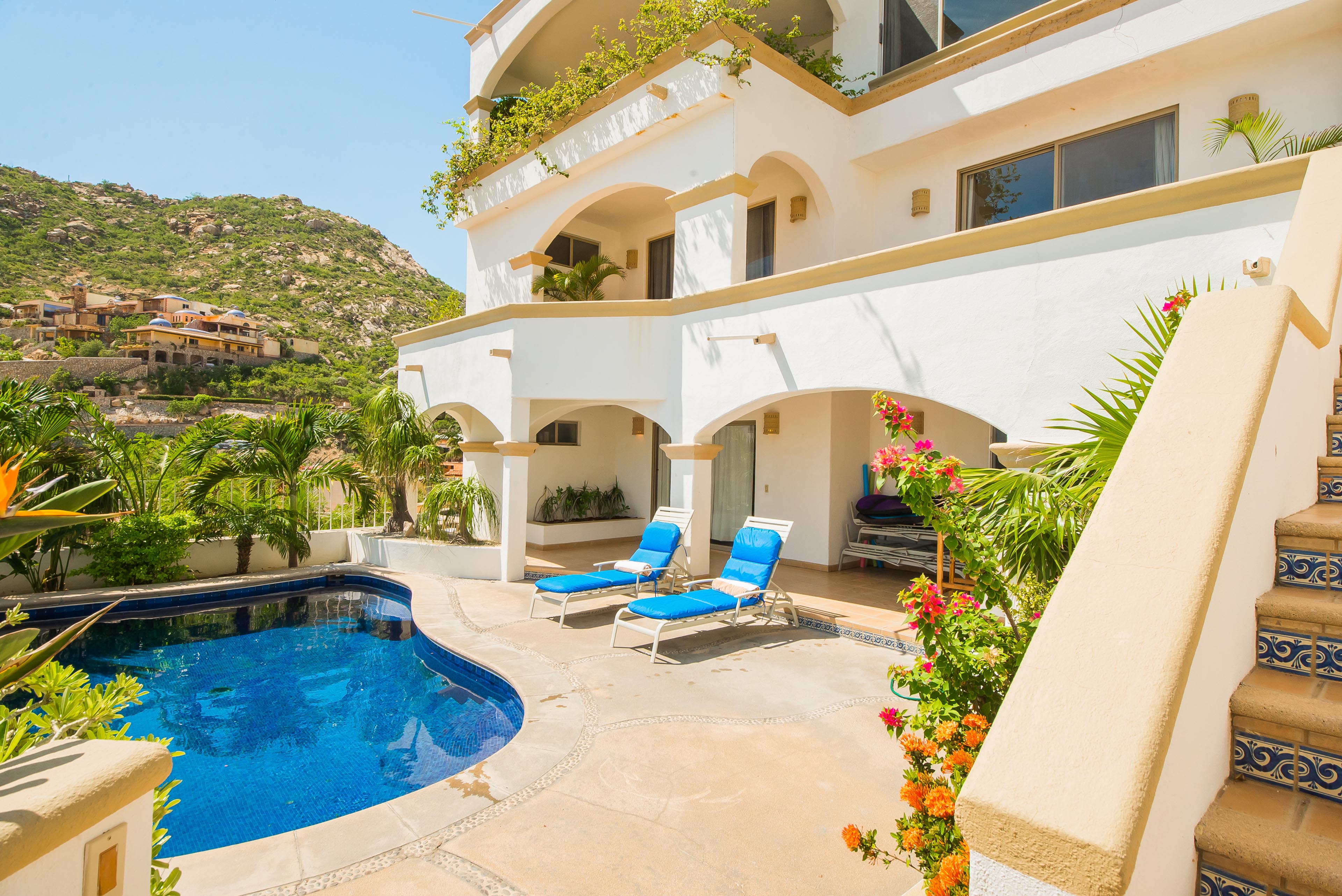 Six Bedroom Cool Luxury Villa